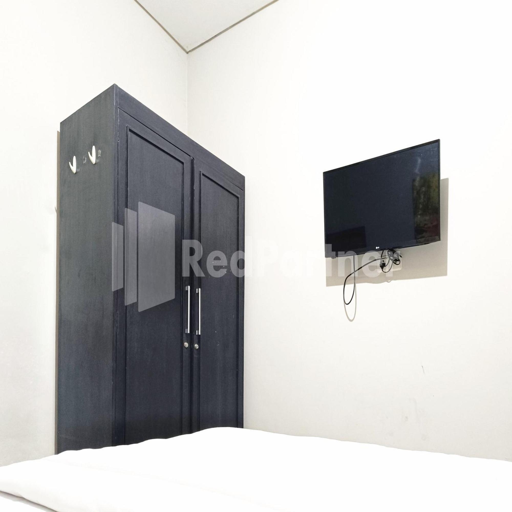D'Waru Homestay Syariah Near Jl Slamet Riyadi Mitra Reddoorz Surakarta  Экстерьер фото