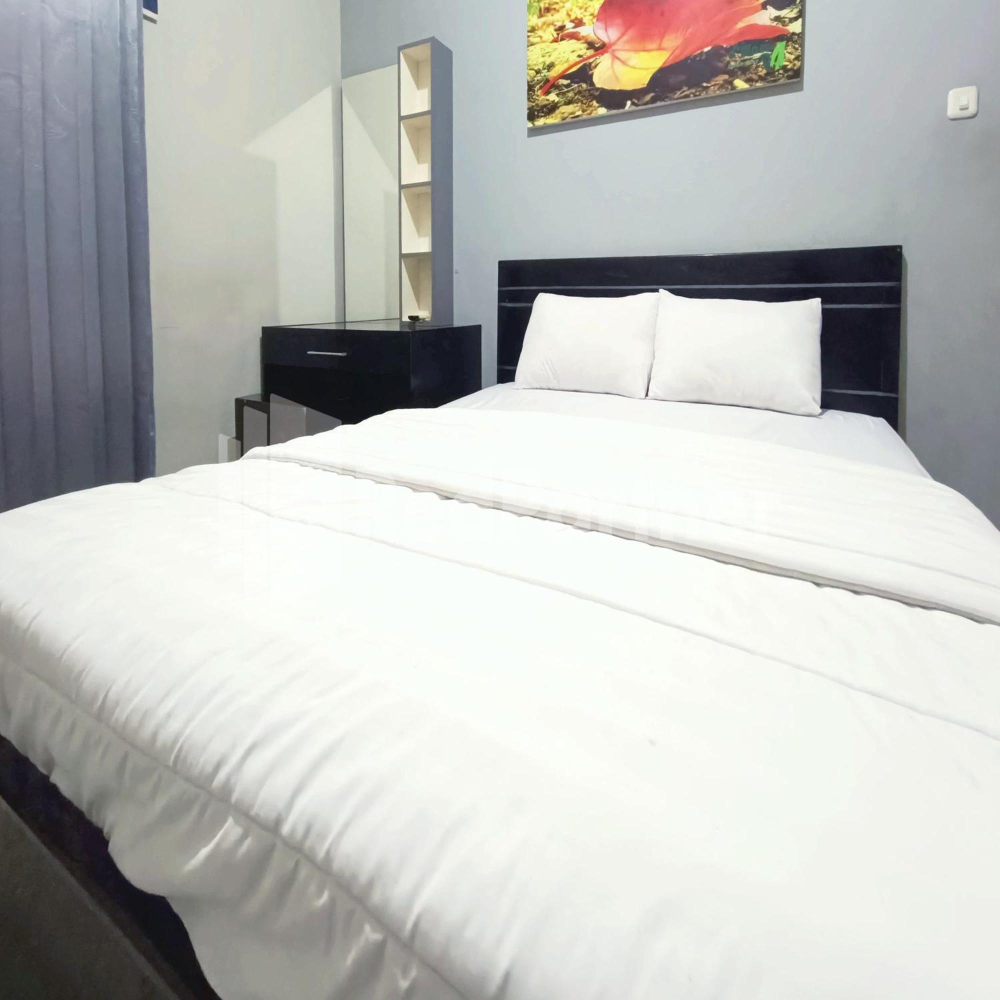 D'Waru Homestay Syariah Near Jl Slamet Riyadi Mitra Reddoorz Surakarta  Экстерьер фото