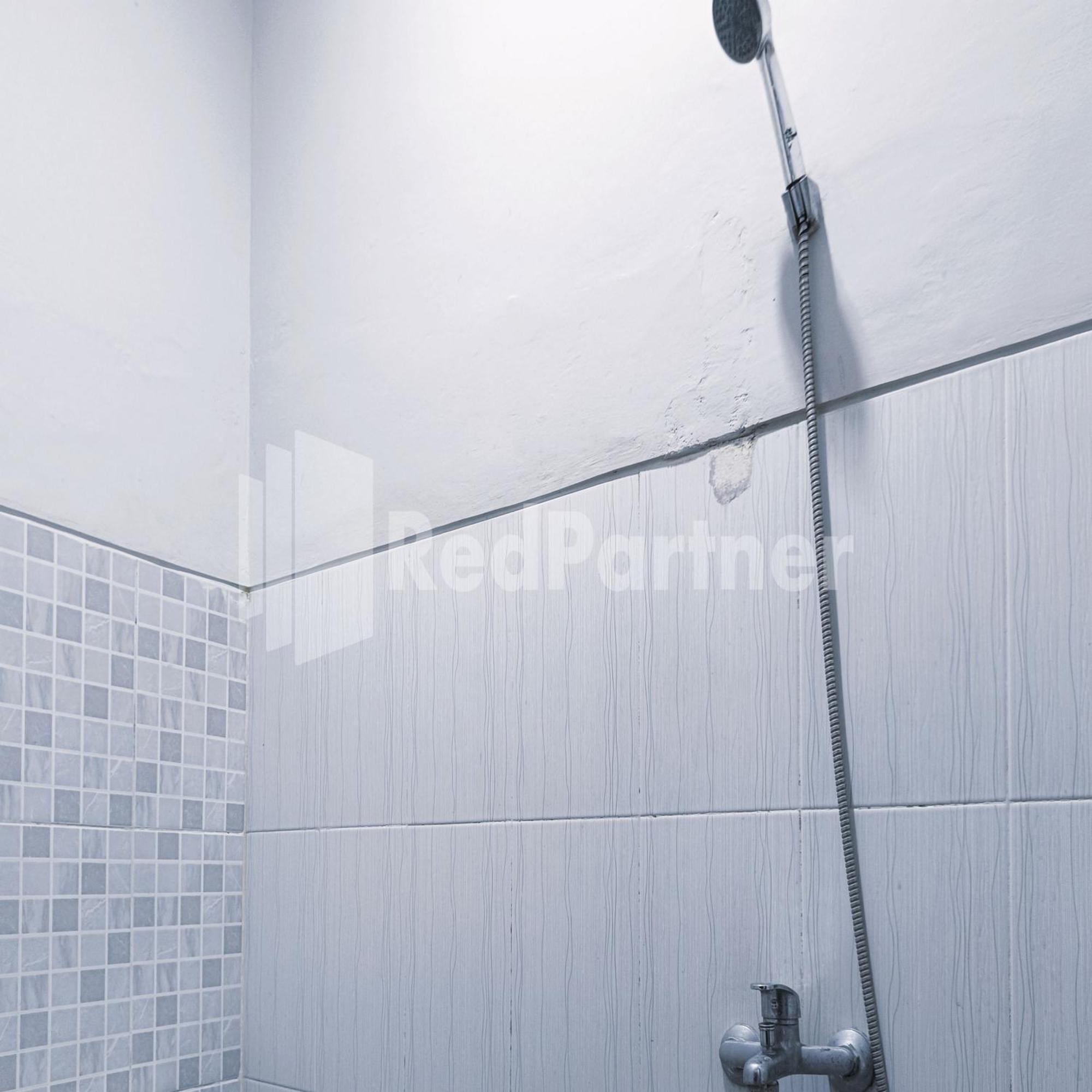 D'Waru Homestay Syariah Near Jl Slamet Riyadi Mitra Reddoorz Surakarta  Экстерьер фото