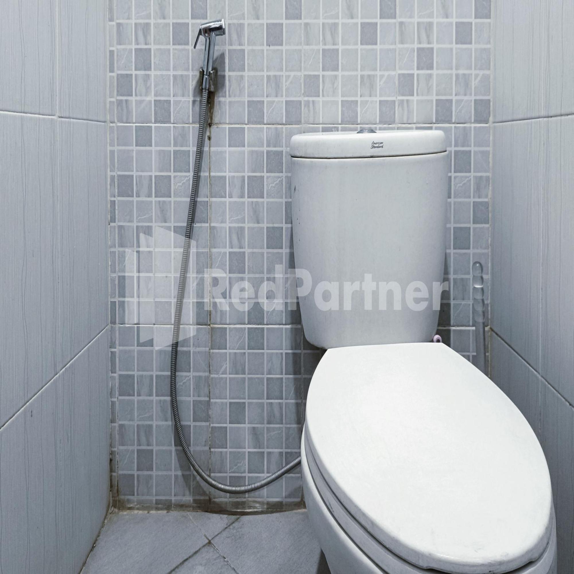 D'Waru Homestay Syariah Near Jl Slamet Riyadi Mitra Reddoorz Surakarta  Экстерьер фото